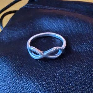 James Avery Petite Infinity Ring
Size 5